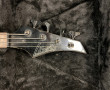 Guitare basse laqué crème en valise de t