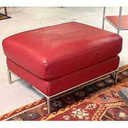 Beau repose-pied moderne en cuir rouge e