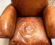 Deux fauteuils club anciens en cuir, ann