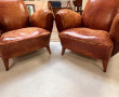 Deux fauteuils club anciens en cuir, ann