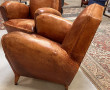 Deux fauteuils club anciens en cuir, ann