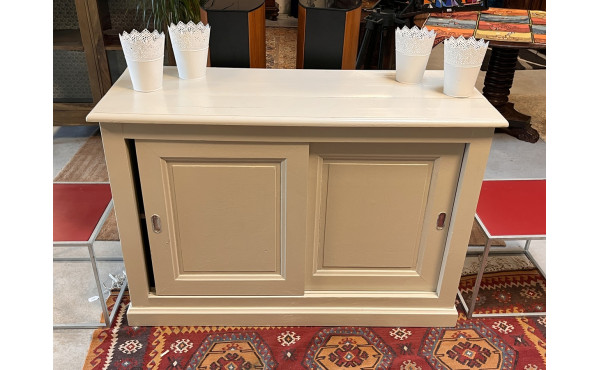 Buffet bas en bois peint crème ouvrant à