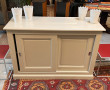 Buffet bas en bois peint crème ouvrant à