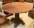 Table en palissandre piétement à griffes