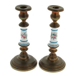 Paire de bougeoirs anciens en laiton et 