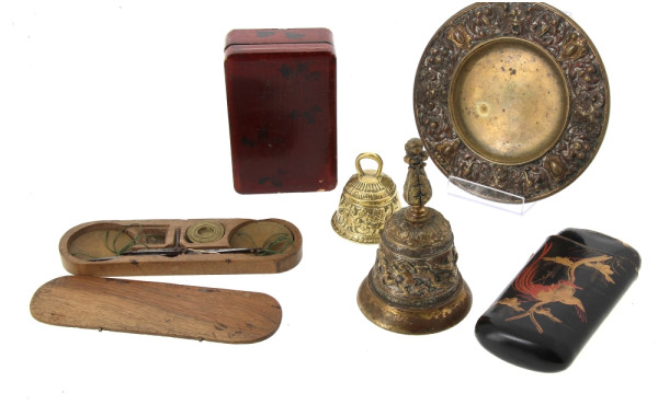 Lot de bibelots anciens comprenant une p