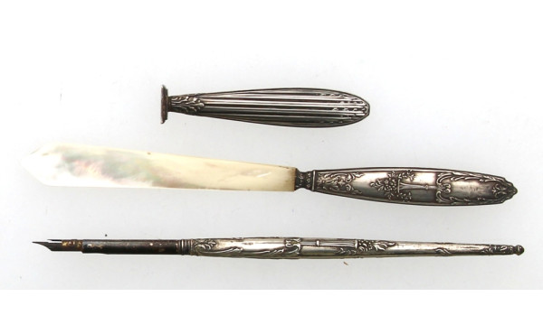 Lot de 3 accessoires anciens d'écriture 