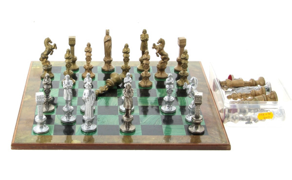 Jeu d'échecs pièces en métal, plateau de