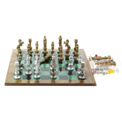 Jeu d'échecs pièces en métal, plateau de