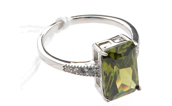Bague en argent 925ème sertie d'un stras