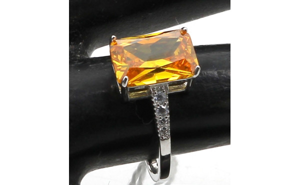 Bague en argent 925ème sertie d'un stras