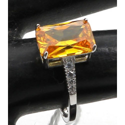 Bague en argent 925ème sertie d'un stras