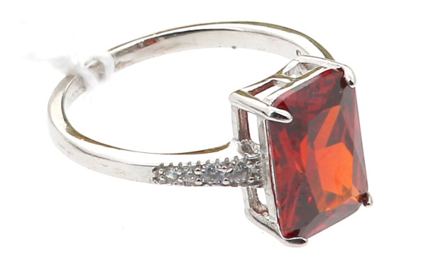 Bague en argent 925ème sertie d'un stras