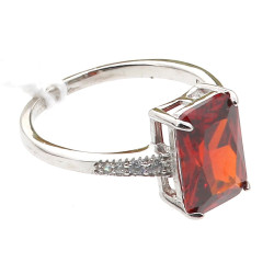 Bague en argent 925ème sertie d'un stras