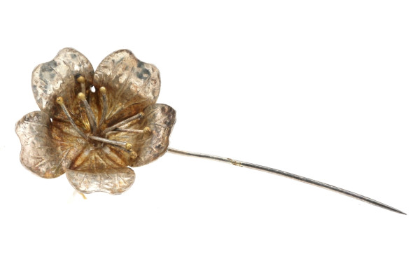 Epingle à chapeau en forme de fleur en a