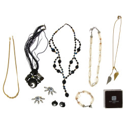 Lot de bijoux fantaisie : 5 colliers don