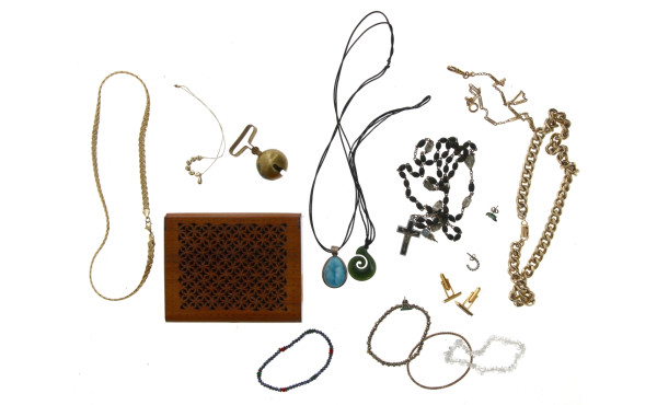 Joli coffret en bois exotique ajouré et 