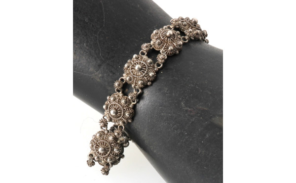 Bracelet en argent travaillé, travail as