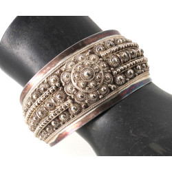 Bracelet jonc ouvert en argent travaillé
