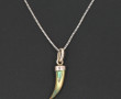 Pendentif griffe en argent et nacre, sur