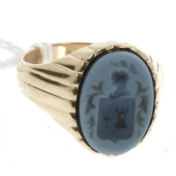 Bague chevalière en or jaune et armoirie