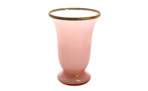 Vase forme tulipe en verre opalin rose, 