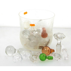 Lot de bouchons de carafe dans un pot en