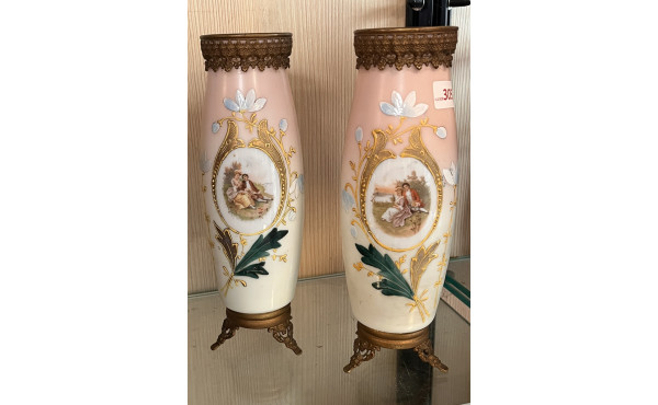 Parie de vases 1900 en verre opalin et m