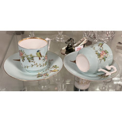 6 tasses et 6 sous tasses en porcelaine 