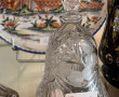 Carafe à décor émaillé sur fond violine,