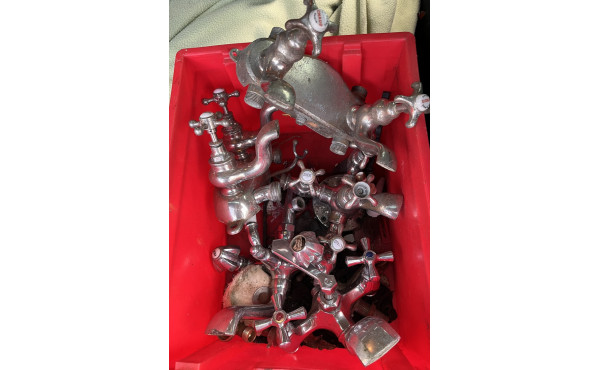 Caisse de robinets doubles de salle de b