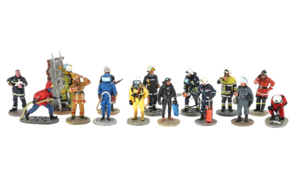 POMPIERS - 15 figurines en plomb de pom