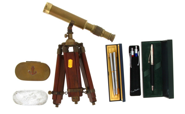 Longue-vue sur trépied, décoration marin