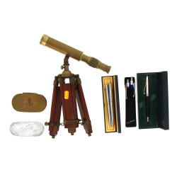 Longue-vue sur trépied, décoration marin