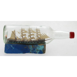 Navire en bouteille toutes voiles dehors