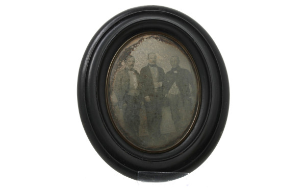 DAGUERREOTYPE XIXème à vue ovale dans un
