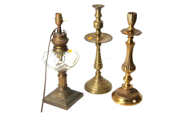 Lampe à pétrole électrifiée : pied de la