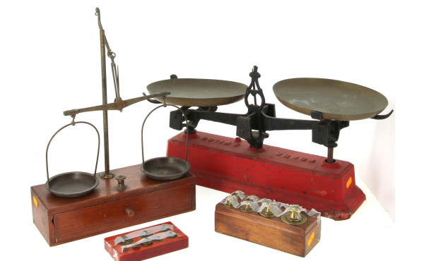 Balance trébuchet et une balance type Ro