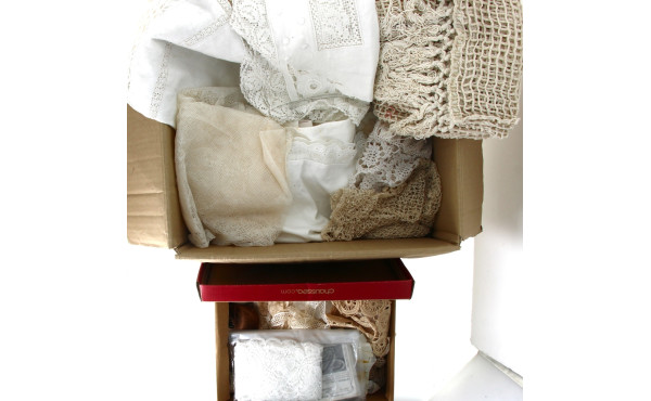 1 carton de linge ancien + 1 petit carto