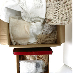 1 carton de linge ancien + 1 petit carto