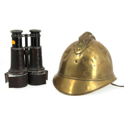 Lot comprenant un casque de pompier fin 