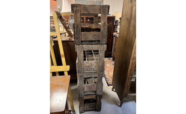 4 casiers à bouteilles en bois anciens