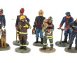 POMPIERS - 15 figurines en plomb de pom