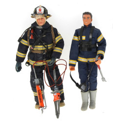 POMPIERS - 2 figurines de pompiers avec 