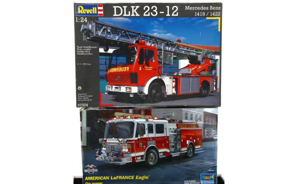 POMPIERS - 2 maquettes de camion de pomp