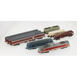 Lot comprenant une motrice diésel, une m