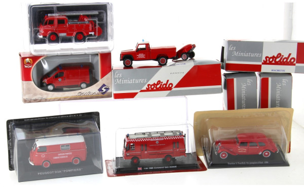 Lot de 10 véhicules de POMPIERS en BO 1/