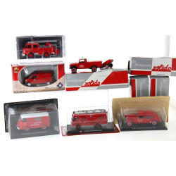 Lot de 10 véhicules de POMPIERS en BO 1/