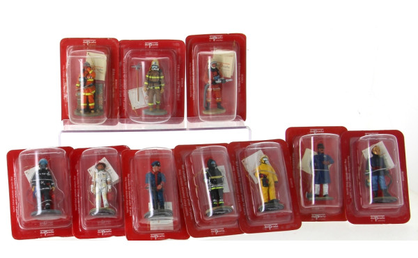 POMPIERS - Lot de diverses figurines en 