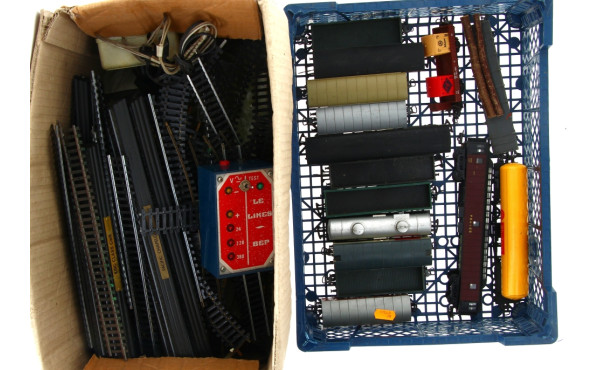 Lot de wagons divers, fourgons et carton